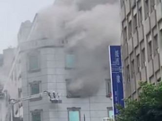 台北市錢櫃卡拉OK早前發生火警，導致多人死傷。網圖