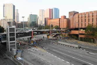 運輸署宣布，因應紅隧設施受到破壞，未能在短時間內開通。