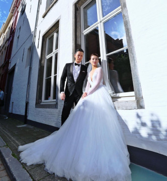 胡杏儿与老公刚庆祝结婚5周年。