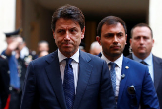 意大利總理孔蒂也到場表達哀悼。　AP
