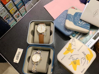 雇主收外佣数千元手袋手表感惊喜。网上图片