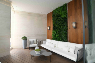 附設戶外休憩位置，設計融合綠色園林主題。