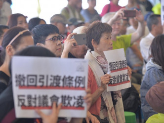民阵到立法会区示威，反对修订逃犯条例。