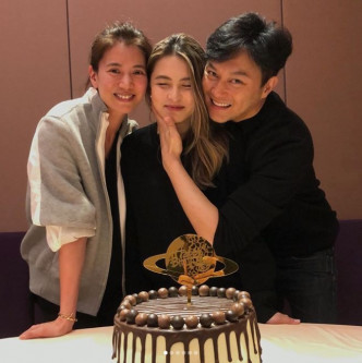 张智霖夫妇为上山诗钠女儿Hilary 庆祝生日。网上图片