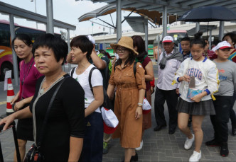 下午陆续有内地团抵达本港。