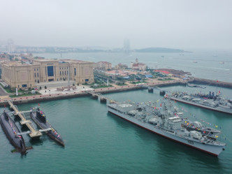 海军博物馆位于山东青岛，海域面积占约14.1万平方米。中国人民解放军海军相片