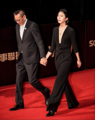 台湾男星龙劭华（左）今年9月猝逝，女儿陈璇分享父女早前牵手走《第54届金钟奖》合照。