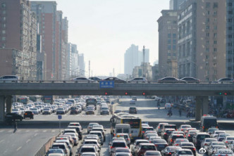 北京早上重现塞车潮。网图