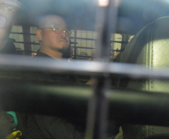 立法会议员邵家臻由囚车送往荔枝角收押所。