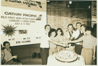 1983年現首個從香港飛往倫敦的不停站航班。國泰航空網頁相片