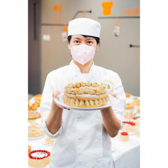 Gigi早前考获「法国ICDE糕饼烹饪艺术文凭」。