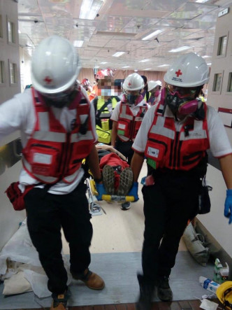 红十字会接触理大约50名伤者大部分骨折。红十字会fb