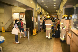 火警中约50名居民要疏散。