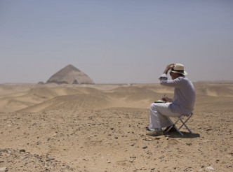 埃及向游客开放两座最古老的金字塔。AP