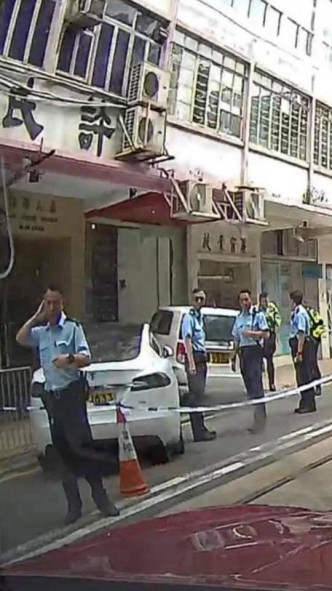 警員封鎖現場調查。圖：網民Caroline Chang‎ 香港突發事故報料區