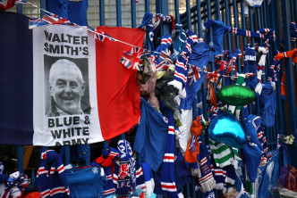 大批球迷前往格拉斯哥流浪主場悼念禾達史密夫。Reuters