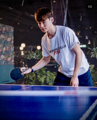 阿龍原來仲係兼職model、乒乓球教練。