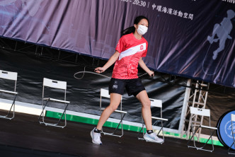 香港隊代表陳曉琳於授旗禮上進行花式跳繩表演。 公關圖片