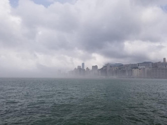 中午的红磡都有薄雾。网民‎Alan Chan图片