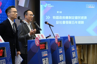 陳學鋒在「特區政府應制定國民經濟及社會發展五年規劃」辯題擔任反方。