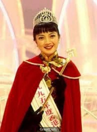 1995年港姐冠军杨婉仪，为首个获得真钻石后冠的港姐。资料图片