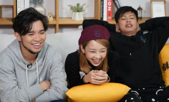 三人即場接受挑戰為韓劇《衣袖紅鑲邊》配音。