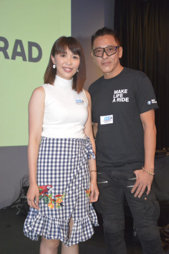 吕颂贤作客黄芳雯主持的节目。
