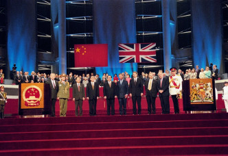 1997年6月30日晚主权移交仪式。资料图片
