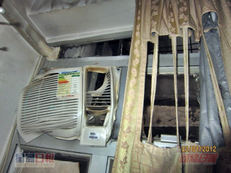 現場解封後,可見住戶冷氣機被燒至變形。資料圖片
