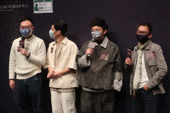 袁富華（右）要在舞台劇中騷肌，他指是展現男人與男人之間的浪漫。
