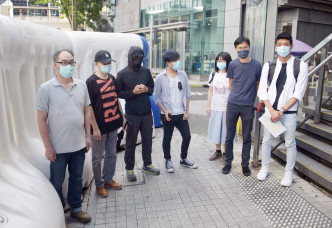 被捕港人的家屬希望香港警方調查事件。