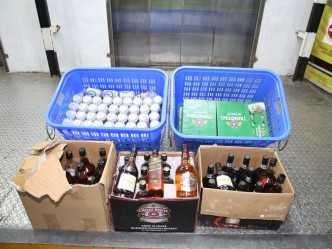 警方亦檢獲180罐啤酒及30支洋酒等。
