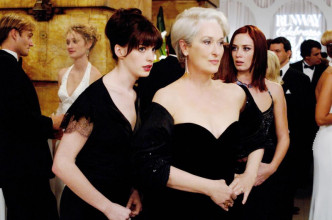 《穿Parda的恶魔》由Meryl Streep及Anne Hathaway主演，是以时尚为背景的电影，评价极高。