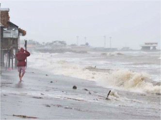 超強颱風「天鵝」吹襲菲律賓，釀成至少4人死亡。AP圖片