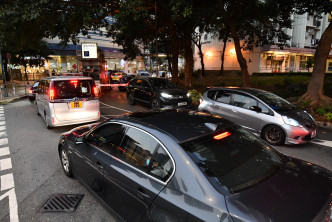 东涌巿中心交通相当挤塞。