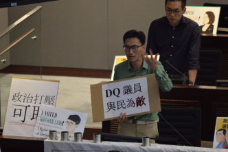 有民主派议员询问陈健波何以拒绝4人开会。