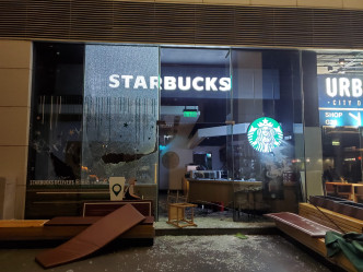 东涌有咖啡店被破坏。
