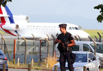 法国比亚里茨警员驻守。AP图片