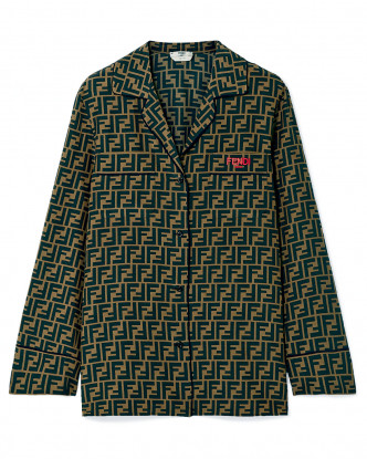 Fendi刺繡FF圖案絲緞恤衫/$10,730,另可配襯同色系與圖案絲質長褲/$8,367。(Net-A-Porter)