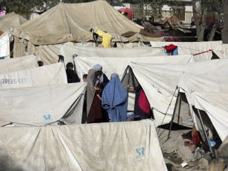 大批平民湧到首都喀布爾。AP