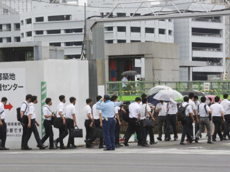 政府表示「目前不推薦中學生集體接種疫苗」。美聯社圖片