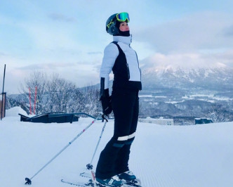 千嬅一家三口北海道滑雪。微博圖片
