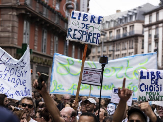 法国全国各地共有137场游行。AP图片