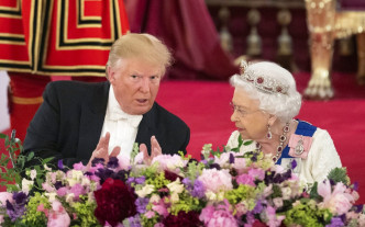 特朗普（左）出席英女皇安排国宴。AP图片