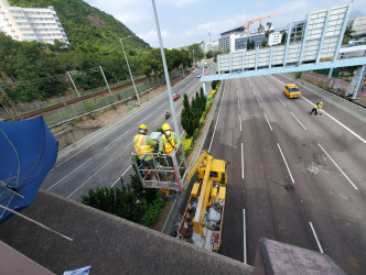 吐露港公路来回全线于中午前重开。