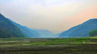 台湾南投县仁爱乡的「雾社水库」已经乾涸见底。网上图片