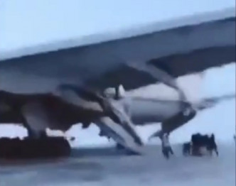 客机安全降落俄罗斯。网上图片