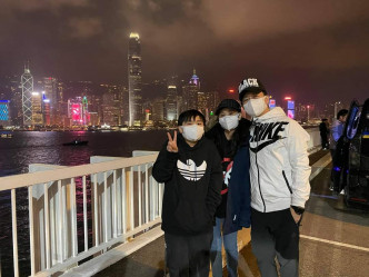 子博跟16岁长女咏渝及12岁细仔卓楠都唔舍得离开香港。