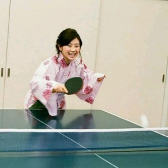 福原是日本国宝级乒乓球手。