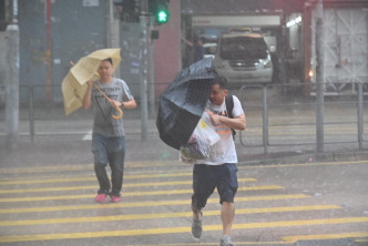 市區橫風橫雨